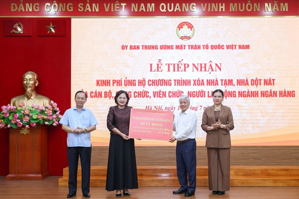 Ngành ngân hàng ủng hộ số tiền 82 tỷ đồng hỗ trợ chương trình xóa nhà tạm, nhà dột nát trên phạm vi cả nước