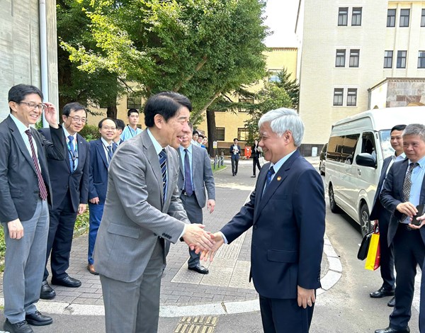 Chủ tịch Ủy ban Trung ương MTTQ Việt Nam Đỗ Văn Chiến thăm Đại học Khoa học Tokyo và giao lưu với sinh viên Việt Nam