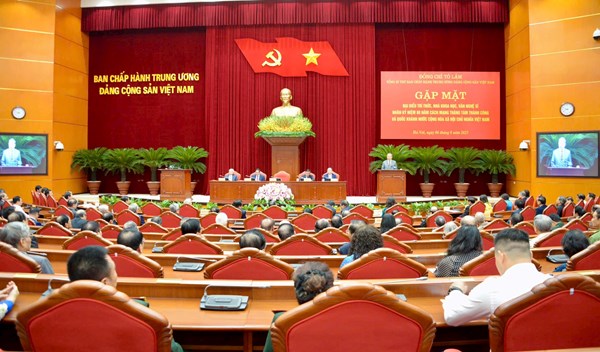 Tổng Bí thư Tô Lâm gặp mặt đại biểu trí thức, nhà khoa học, văn nghệ sĩ nhân kỷ niệm 80 năm Cách mạng tháng Tám và Quốc khánh 2/9