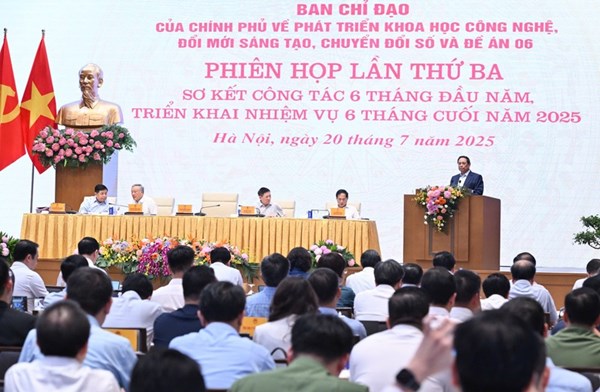 Khẩn trương xây dựng Nghị định về xếp loại, đánh giá công chức theo KPI để bắt đầu thực hiện từ 1/1/2026