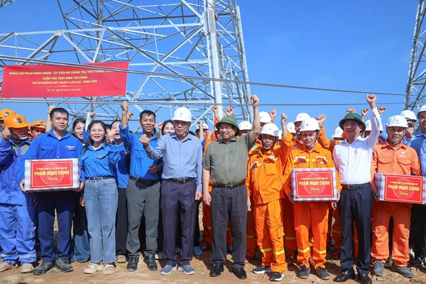 Thủ tướng: Dứt khoát hoàn thành đường dây 500 kV Lào Cai-Vĩnh Yên trong 6 tháng thay vì 2 năm
