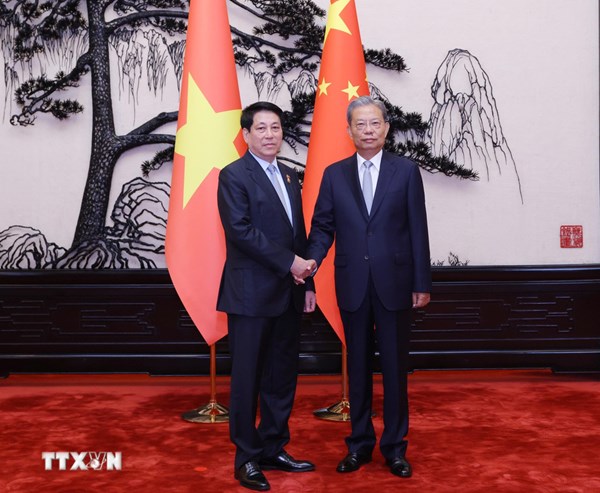 Chủ tịch nước Lương Cường hội kiến Ủy viên trưởng Nhân đại toàn quốc Trung Quốc 