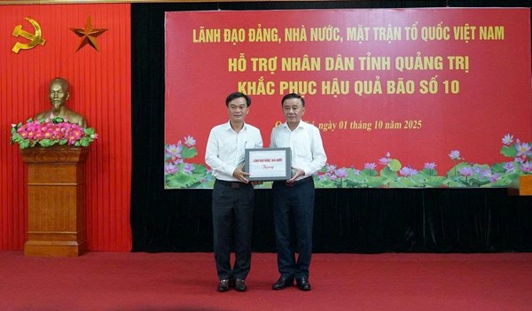 Thường trực Ban Bí thư Trần Cẩm Tú thăm, động viên nhân dân Quảng Trị khắc phục hậu quả bão số 10