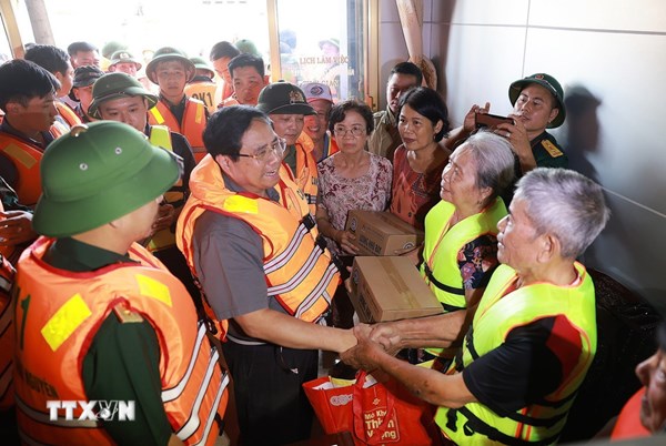 Thủ tướng thị sát, động viên nhân dân, chỉ đạo khắc phục hậu quả thiên tai tại Thái Nguyên