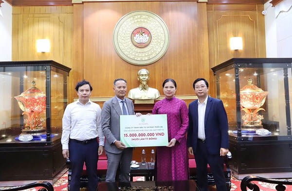 Góp thêm nguồn lực hỗ trợ đồng bào các tỉnh sớm tái thiết cuộc sống khi bão lũ đi qua