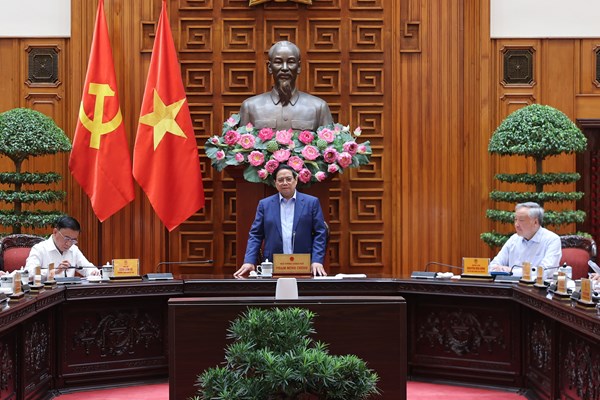 Thủ tướng chủ trì họp Thường trực Chính phủ: Triển khai ngay nhiều giải pháp cấp bách khắc phục hậu quả bão lũ