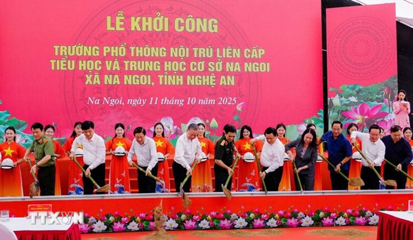 Tổng Bí thư Tô Lâm dự lễ khởi công trường nội trú liên cấp Na Ngoi, tỉnh Nghệ An
