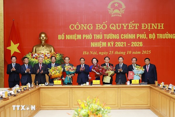 Thủ tướng Phạm Minh Chính trao Quyết định của Chủ tịch nước bổ nhiệm 2 Phó Thủ tướng Chính phủ và 3 Bộ trưởng