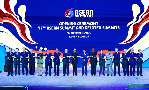 Thủ tướng dự khai mạc Hội nghị cấp cao ASEAN với 'dấu mốc lịch sử'