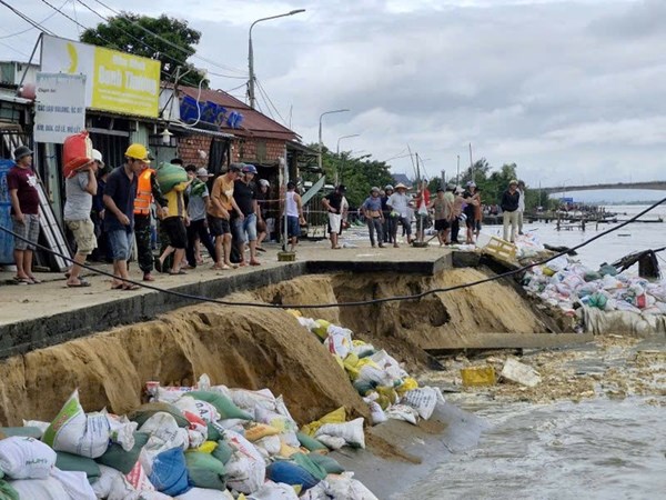 Thủ tướng Chính phủ Phạm Minh Chính ký Quyết định hỗ trợ khẩn cấp 100 tỷ đồng cho TP Đà Nẵng khắc phục thiệt hại do mưa lũ