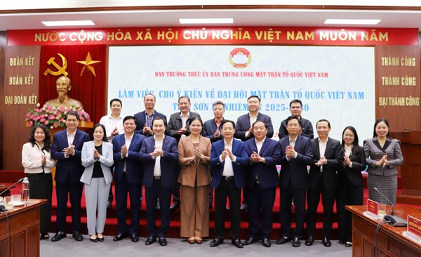 Cụ thể hóa nội dung 4 Nghị quyết chiến lược của Bộ Chính trị vào các chương trình hành động của Mặt trận trong nhiệm kỳ mới