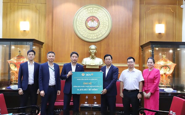 Ban Vận động cứu trợ Trung ương phân bổ số tiền 30 tỷ đồng hỗ trợ 3 tỉnh Quảng Ngãi, Gia Lai, Đắk Lắk khắc phục hậu quả cơn bão số 13