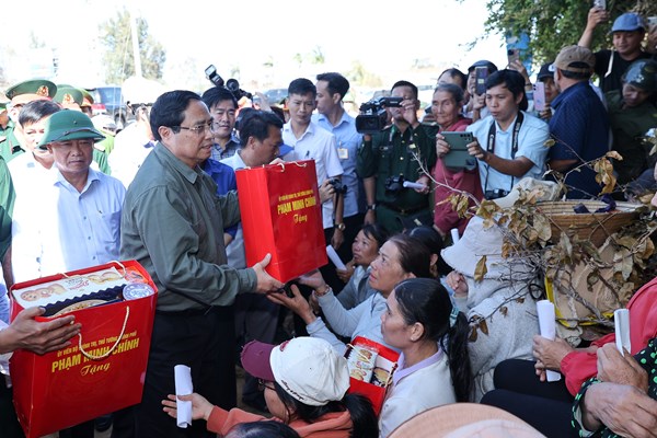 Thủ tướng Phạm Minh Chính kiểm tra công tác khắc phục hậu quả bão lũ tại Gia Lai