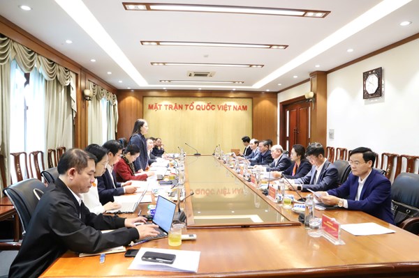 Phó Chủ tịch - Tổng Thư ký Nguyễn Thị Thu Hà cho ý kiến vào nội dung Đại hội đại biểu MTTQ Việt Nam tỉnh Phú Thọ lần thứ I, nhiệm kỳ 2025 - 2030