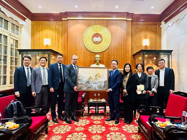 Đoàn Hội thánh Nhân chứng Giê-hô-va chào thăm Ủy ban Trung ương Mặt trận Tổ quốc Việt Nam