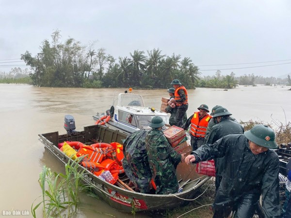 Chính phủ hỗ trợ khẩn cấp 700 tỷ đồng cho 4 tỉnh khắc phục thiệt hại do mưa lũ