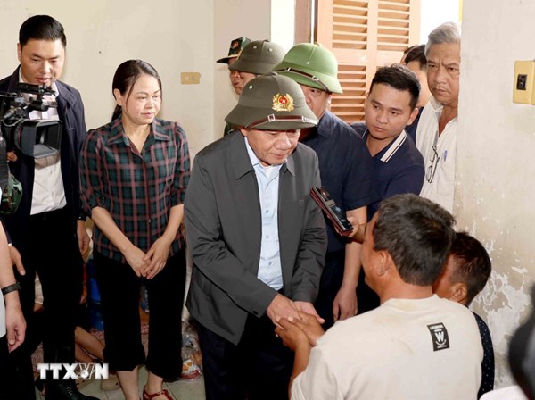 Thường trực Ban Bí thư Trần Cẩm Tú chỉ đạo khắc phục hậu quả mưa lũ tại tỉnh Khánh Hòa