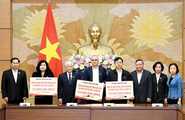 Hà Nội trao 30 tỷ đồng hỗ trợ 3 tỉnh Đắk Lắk, Lâm Đồng, Khánh Hòa khắc phục hậu quả mưa lũ