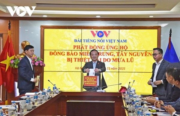 Cả nước chung tay hỗ trợ đồng bào vùng lũ tái thiết cuộc sống
