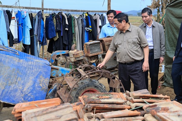 Thủ tướng: Triển khai “chiến dịch Quang Trung” thần tốc dựng lại nhà cho đồng bào bị thiên tai