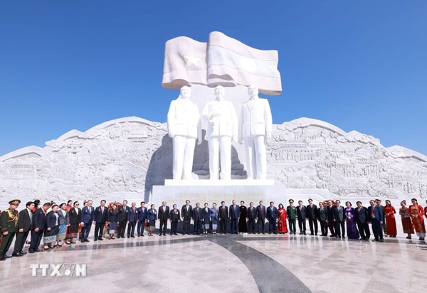 Tổng Bí thư dự Lễ khánh thành Công viên Hữu nghị Lào-Việt Nam ở Vientiane 
