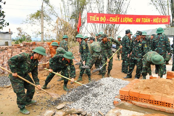 Thủ tướng yêu cầu hằng tuần báo cáo tiến độ xây dựng, sửa chữa nhà cho Nhân dân sau bão, lũ