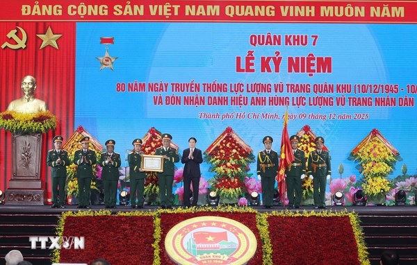 Chủ tịch nước: Xây dựng Lực lượng vũ trang Quân khu 7 chính quy, tinh nhuệ, hiện đại 
