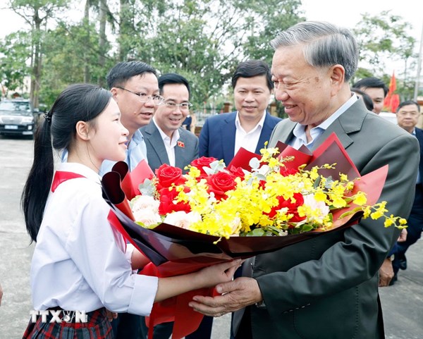 Tổng Bí thư tiếp xúc cử tri tỉnh Hưng Yên sau Kỳ họp thứ 10 Quốc hội khóa XV 