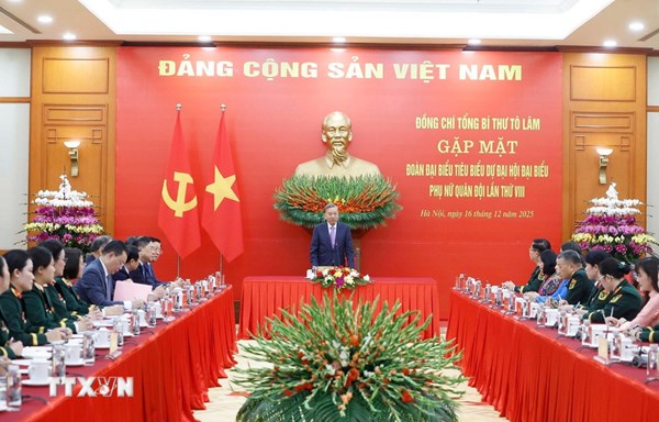 Tổng Bí thư gặp mặt đoàn đại biểu tiêu biểu dự Đại hội đại biểu phụ nữ Quân đội lần thứ VIII