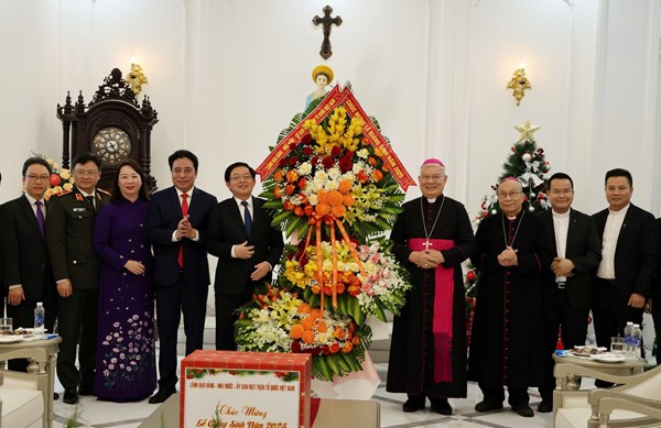 Phó Thủ tướng Hồ Quốc Dũng thăm, chúc mừng Giáng sinh Tổng Giáo phận Huế