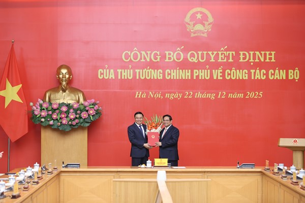 Thủ tướng trao Quyết định giao Quyền Bộ trưởng Bộ Công Thương