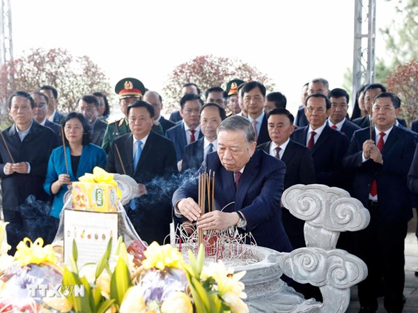 Tổng Bí thư Tô Lâm dâng hương tưởng niệm các Tổng Bí thư Trần Phú và Hà Huy Tập 