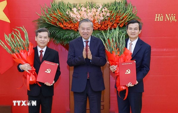 Tổng Bí thư Tô Lâm trao Quyết định của Bộ Chính trị phân công, bổ nhiệm cán bộ 