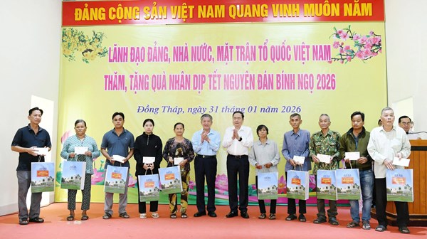 Chủ tịch Quốc hội Trần Thanh Mẫn thăm, tặng quà Tết tại Đồng Tháp