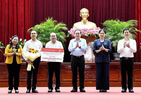 Chủ tịch Quốc hội Trần Thanh Mẫn thăm, tặng quà Tết tại thành phố Cần Thơ