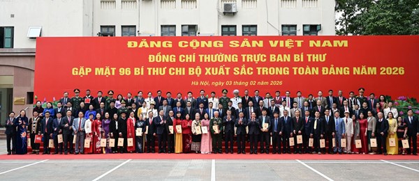 Thường trực Ban Bí thư Trần Cẩm Tú gặp mặt 96 Bí thư chi bộ xuất sắc