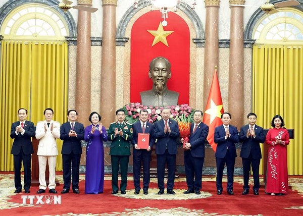 Tổng Bí thư, Chủ tịch nước chủ trì hội nghị công bố các quyết định đối với Chính phủ