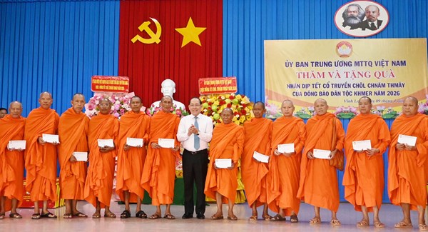 Phó Chủ tịch Hoàng Công Thủy thăm, chúc Tết Chôl Chnăm Thmây tại tỉnh Vĩnh Long