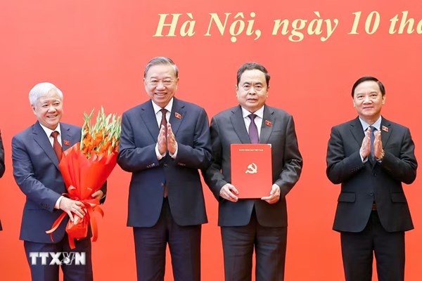 Trao Quyết định của Bộ Chính trị chỉ định Đảng ủy Quốc hội nhiệm kỳ 2025-2030 