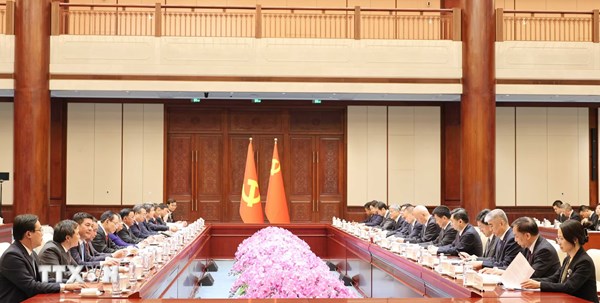 Thường trực Ban Bí thư Trần Cẩm Tú hội đàm với Bí thư Ban Bí thư Trung ương Đảng Cộng sản Trung Quốc Thái Kỳ