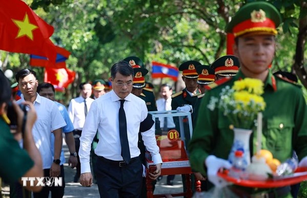 Thủ tướng Lê Minh Hưng dự lễ viếng, truy điệu và an táng liệt sĩ tại tỉnh Quảng Trị