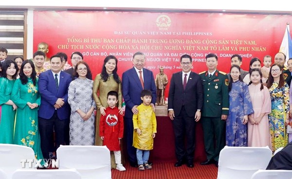 Tổng Bí thư, Chủ tịch nước gặp gỡ đại diện cộng đồng người Việt tại Philippines