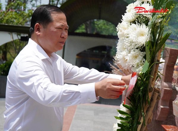 Đoàn công tác của Đảng ủy MTTQ, các đoàn thể Trung ương dâng hương tại Ngã ba Đồng Lộc