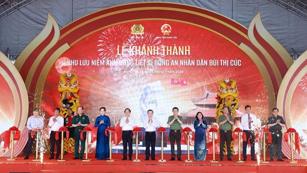 Chủ tịch Bùi Thị Minh Hoài dự Lễ khánh thành Khu lưu niệm Anh hùng liệt sĩ Công an nhân dân Bùi Thị Cúc