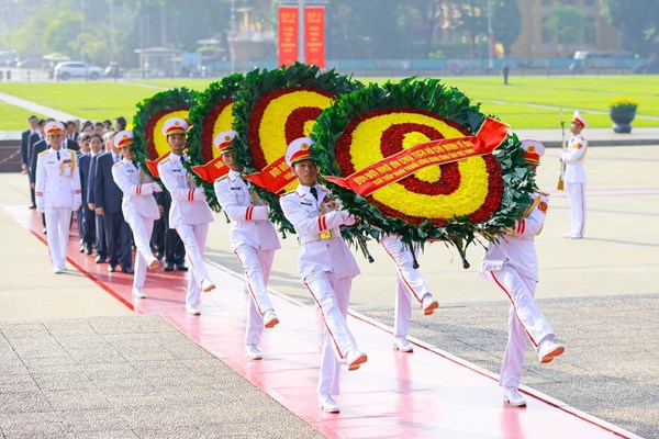 79 năm Ngày Thương binh - Liệt sĩ: Lãnh đạo Đảng, Nhà nước, MTTQ Việt Nam tưởng niệm các Anh hùng liệt sĩ và vào Lăng viếng Chủ tịch Hồ Chí Minh 