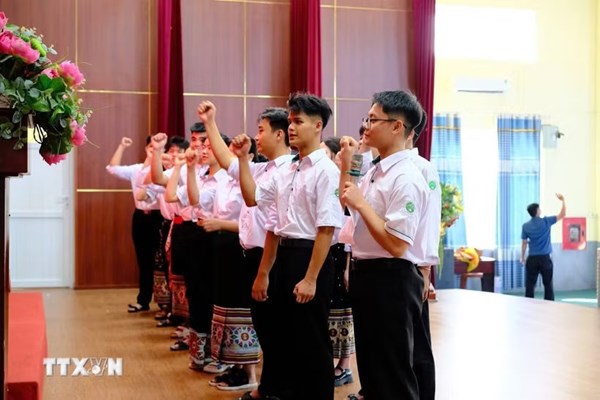 Chỉ thị số 10-CT/TW: Tăng cường giáo dục lý luận chính trị, lý tưởng cách mạng trong hệ thống giáo dục quốc dân 