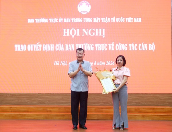 Bà Đinh Thị Thúy Ngân được điều động, bổ nhiệm giữ chức Phó Chánh Văn phòng Cơ quan UBTƯ MTTQ Việt Nam