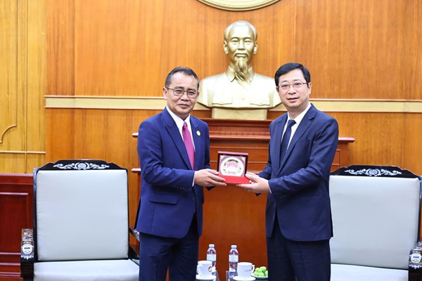 Tạo thêm động lực mới cho quan hệ hợp tác giữa Mặt trận hai nước Việt Nam - Lào
