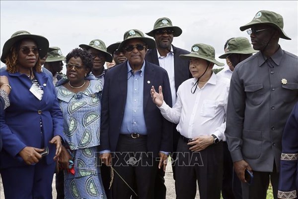Chủ tịch Quốc hội Trần Thanh Mẫn và Chủ tịch Quốc hội Côte d'Ivoire thăm mô hình phát triển nông nghiệp tại Cần Thơ 