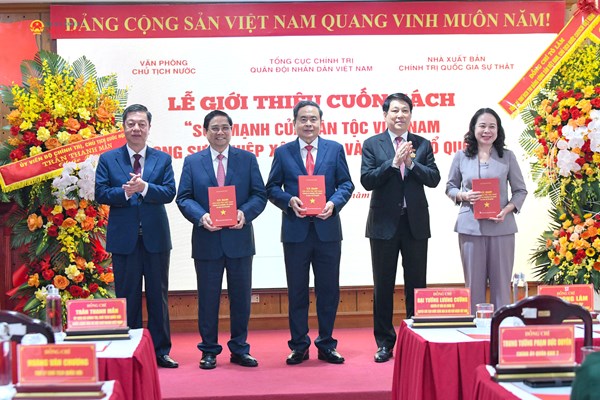 Chủ tịch Quốc hội Trần Thanh Mẫn dự Lễ giới thiệu sách “Sức mạnh của dân tộc Việt Nam trong sự nghiệp xây dựng và bảo vệ Tổ quốc“